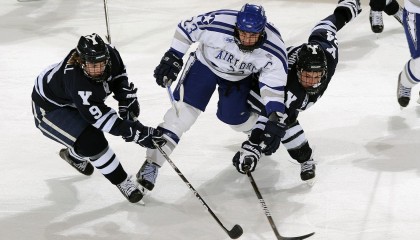 开云体育官网-F1街道赛之夜，当引擎咆哮遇见艺术灵魂，武切维奇评分拉满的启示