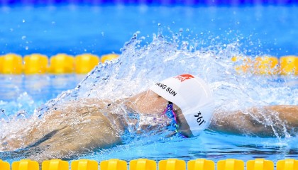 世界杯2026-德甲争冠战之夜，皮克完成里程碑，当传奇在喧嚣中独自闪耀