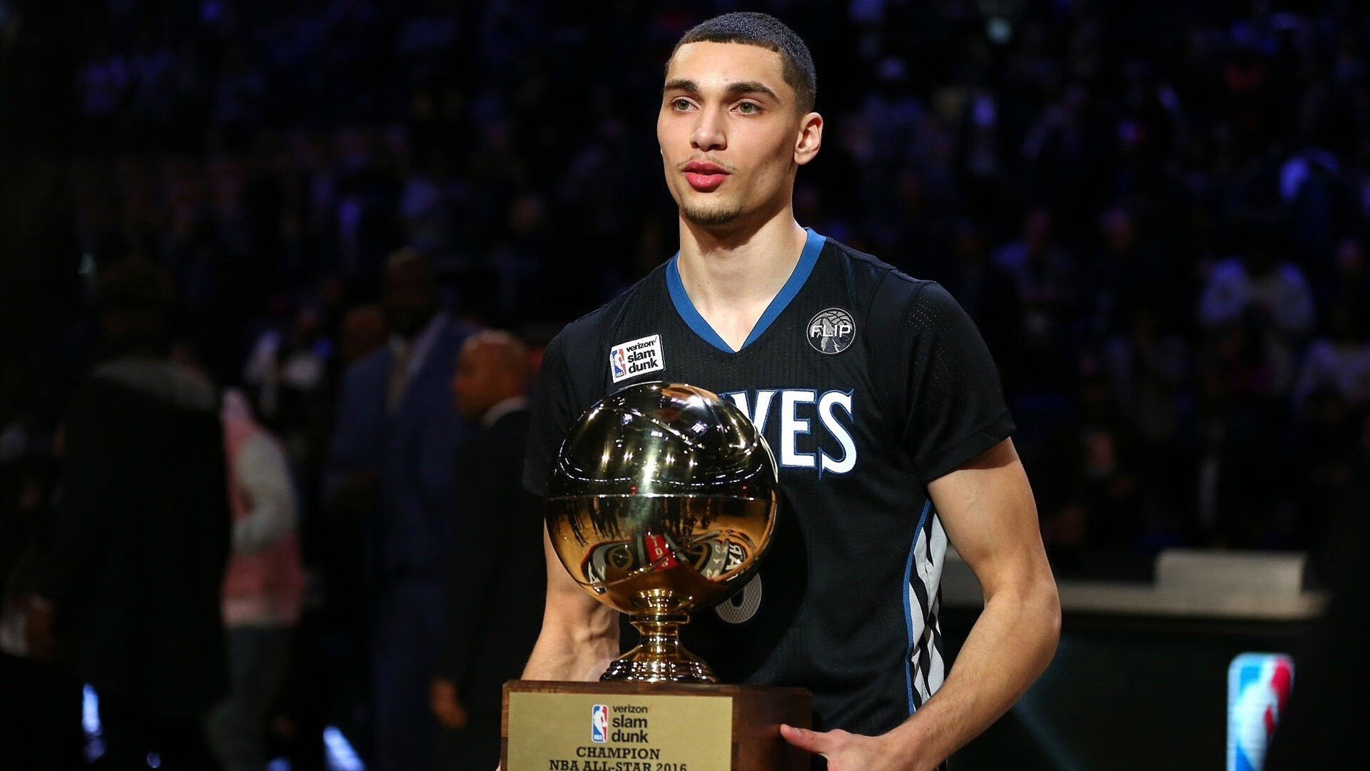 拉文生涯之夜撕裂麦迪逊,当嘘声化为掌声,他让纽约记住了自己的名字